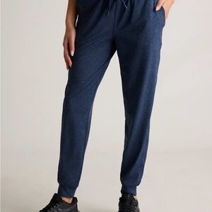 Quince flow knit joggers. Size medium. Like new.